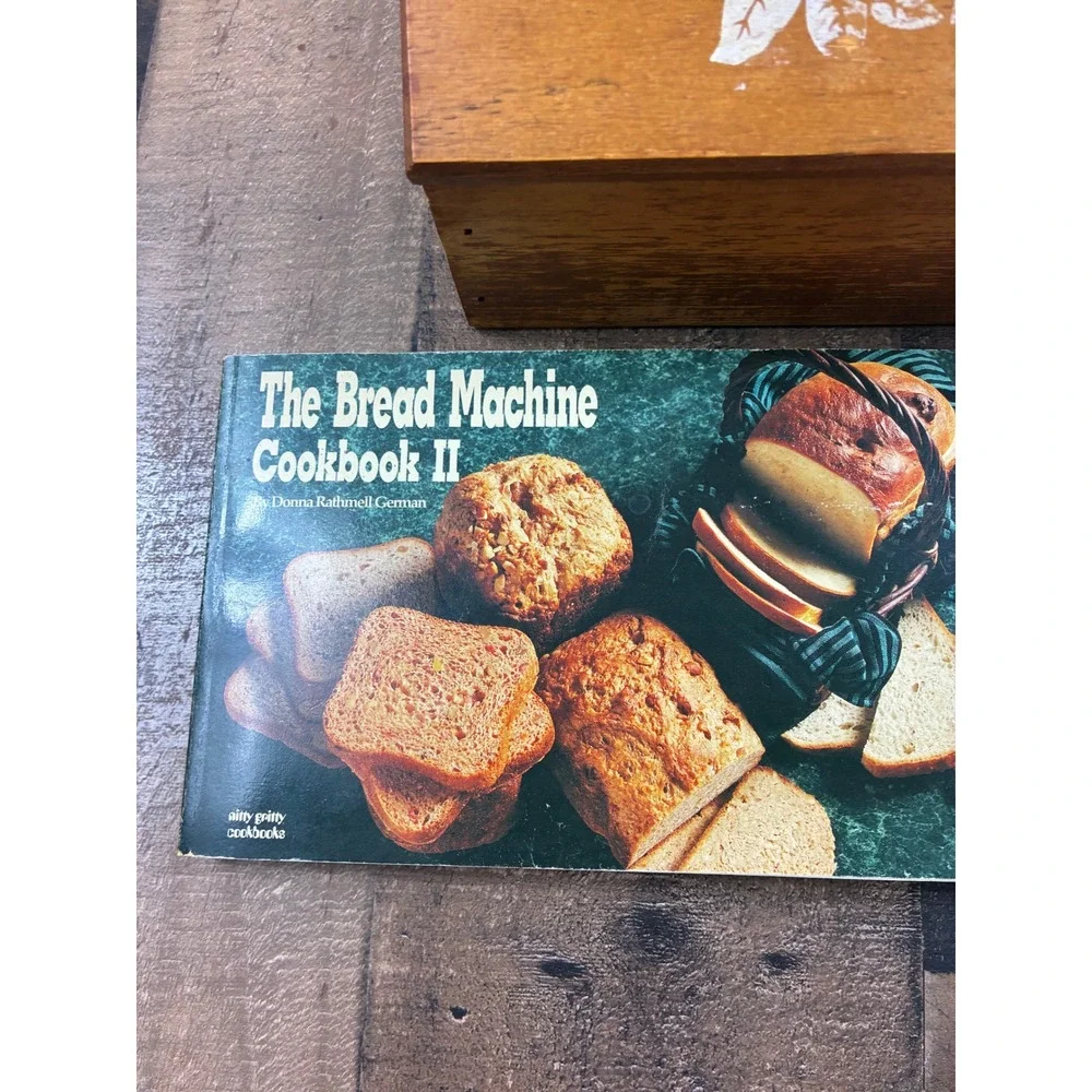 Vintage‎ Wooden Recipe Box with 2 Cookbooks Bread Machine Bon Appetit